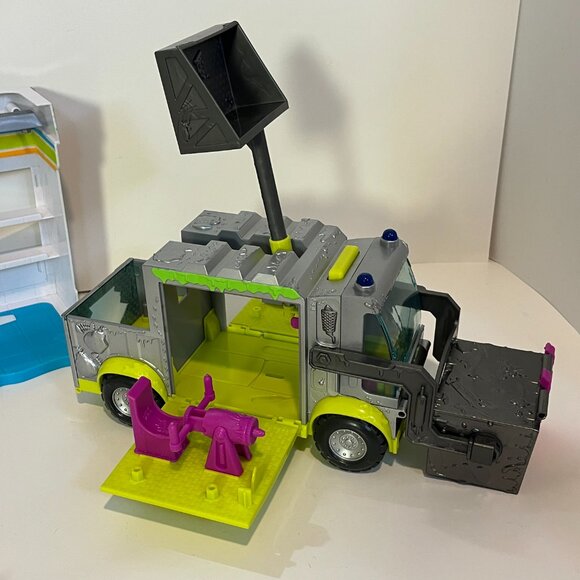 The Grossery Gang Muck Chuck Garbage Truck + Yucky Mart W Checkout Playset - Picture 6 of 15